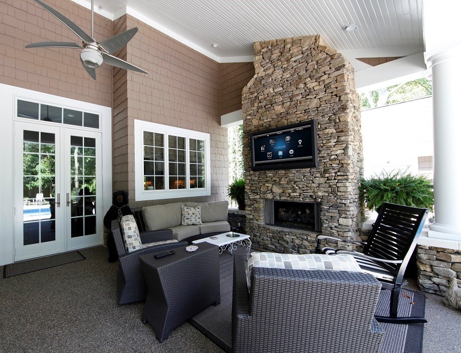 how-your-home-control-system-can-help-you-entertain-outdoors_021d6651d4c319aae13f091618084192
